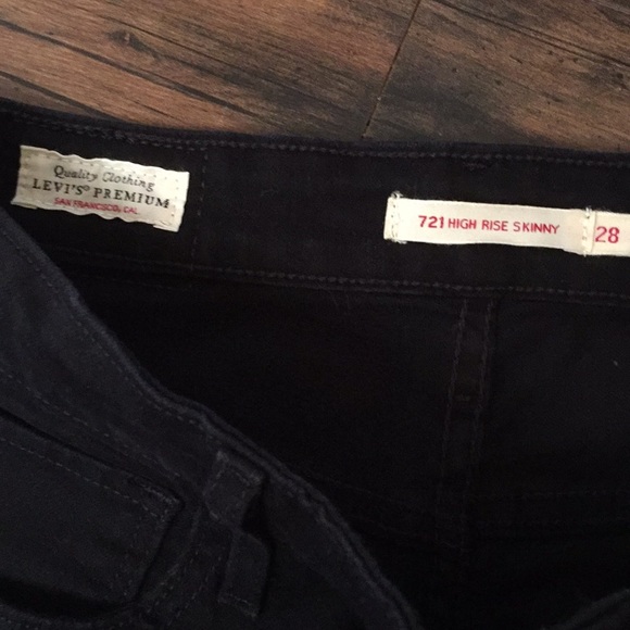 Levi’s black distressed jeans size 28 high rise skinny - Picture 3 of 5